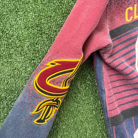 Cleveland cavaliers NBA AOP Crewneck - Picture 3 of 6
